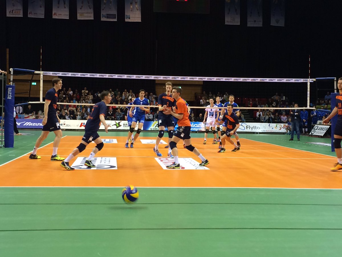 We zijn begonnen met Kooistra, <a href="/Stirvin/">Steven Irvin</a>, Van de Kamp, Van der Veen, <a href="/TheRealJBlanks/">Jay Blankenau</a>, Scheper en Dronkers. #lycori