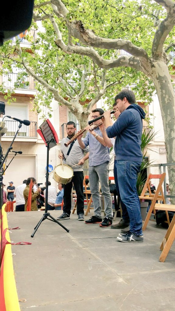I amb "La bicicleta", un magnífic dia de primavera i una munió de @grallers, acabem el #diadelgraller d'enguany!