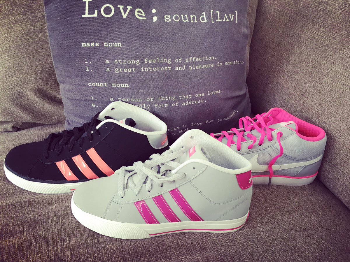 charthorrr's tweet photo. #newkicks #childrenssection #noshame https://t.co/GTMn9i99AV