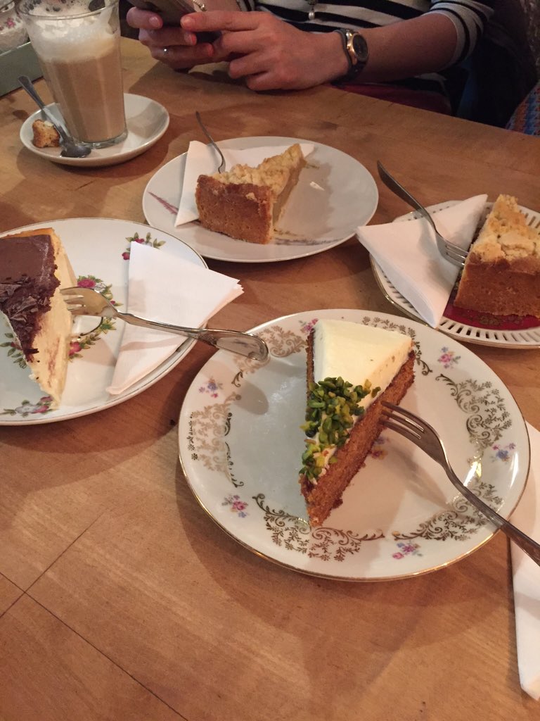 _Gemischtwaren's tweet photo. #tweetcake mit @bimmelzerbott @ihrzu @LauschCouch https://t.co/PJujs3TxAs