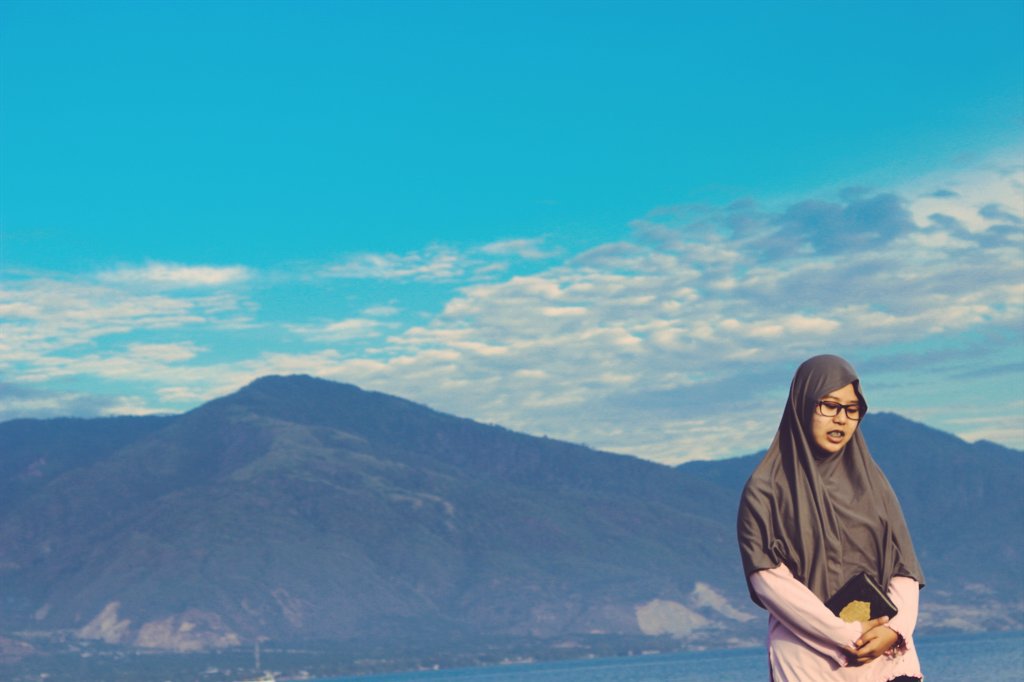 Tentang kisah mereka yg menyayat hati, tentang kisah lama yang hadir kembali. Sudahlah...