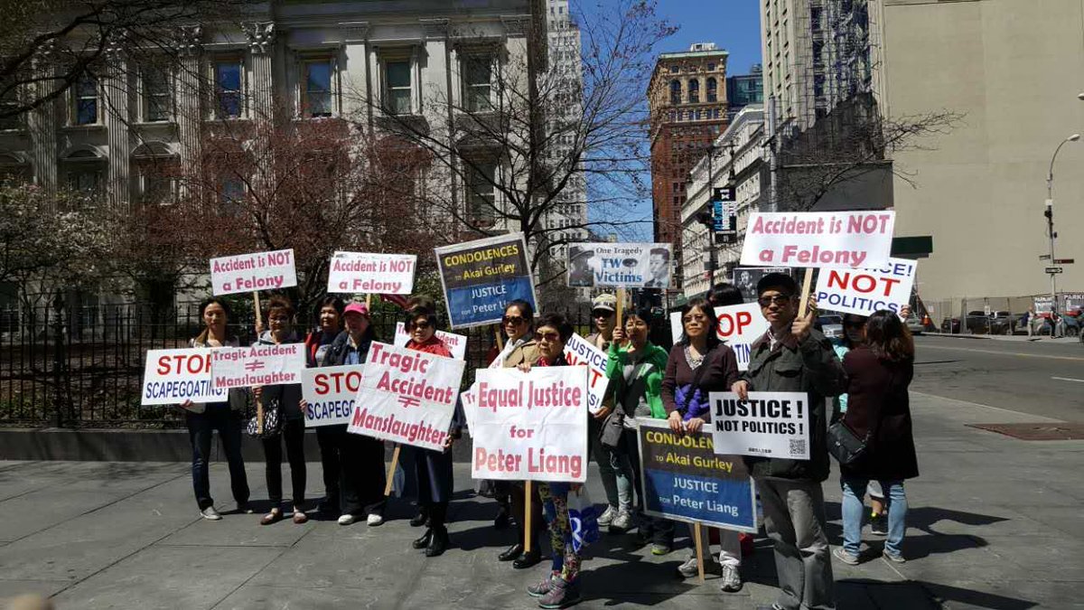Justice4Liang's tweet photo. In awake of the denial of the 3rd mistrial motion, #justice4liang protestors take it to the street again https://t.co/dEXwY2Toni