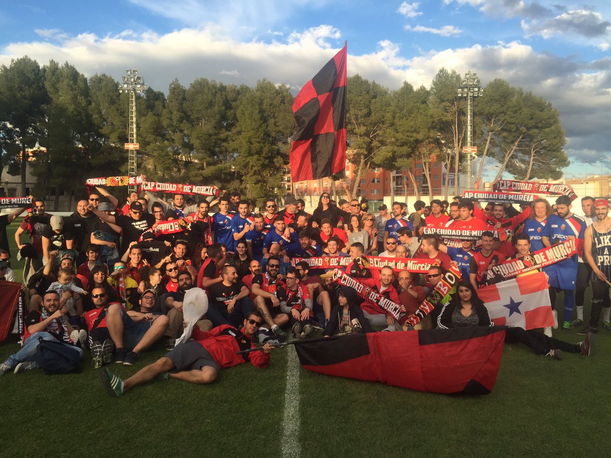 CiudadDeMurcia's tweet photo. Vinimos a tercera para quedarnos y no dejaremos de luchar hasta conseguirlo.
AFICIÓN + EQUIPO = CIUDAD https://t.co/dd1iWMjknZ