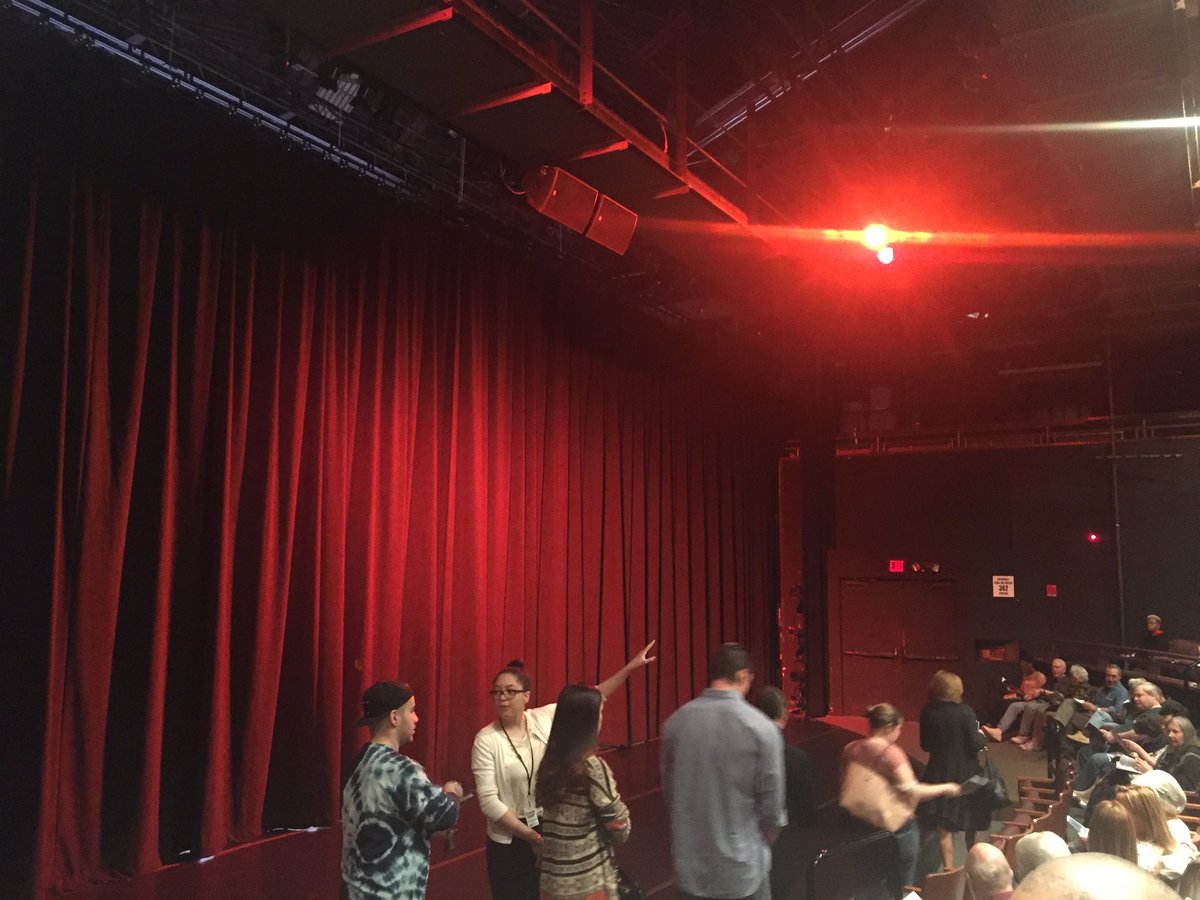 AUPawsNRewind's tweet photo. Excited for #DanceAdelphi's #LarLubovitch performance--starting shortly @AdelphiU !! https://t.co/KPFLJzkme5
