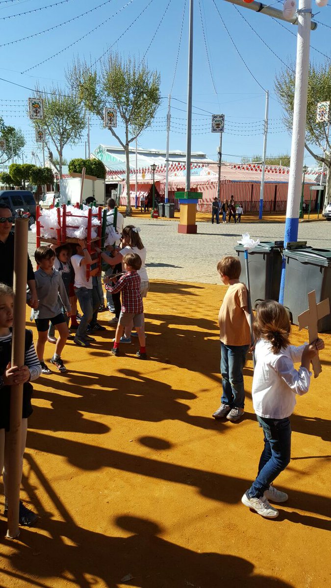AlvaroNua's tweet photo. Y dijo herodes ; Lo mejor de la Feria sigue siendo las charlas cofrades. #GloriaPura https://t.co/2BLZ7VyBtm