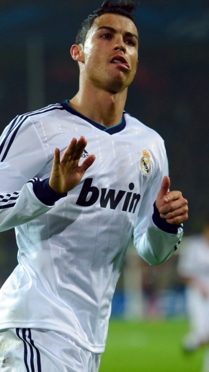 BaleVids's tweet photo. CR7 iPhone wallpaper #RealMadrid #CristianoRonaldo #ElClasico #Football #photo #HalaMadrid #ريال_مدريد https://t.co/zxbpOf3Hfd