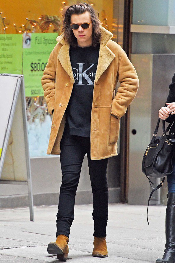 xogamesxo's tweet photo. choose one Harry Styles  street style https://t.co/Ug7uAbHHoW