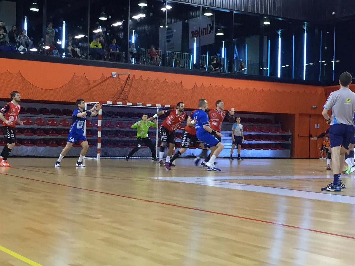 Derby #hand <a href="/MRNHandball/">Mét. Rouen Norm. HB</a> <a href="/VikingsCHB/">Les Vikings de Caen</a> pour la 1ére place de #N1 <a href="/vfourneyron/">Valérie Fourneyron</a> <a href="/NicolasMayerNMR/">Nicolas Mayer-Rossignol</a>