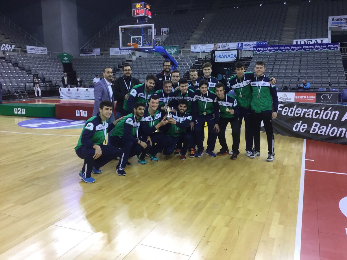 FAB_Andaluza's tweet photo. Entrega de trofeos #CADEBA2016JM https://t.co/ML0HM1DY2K