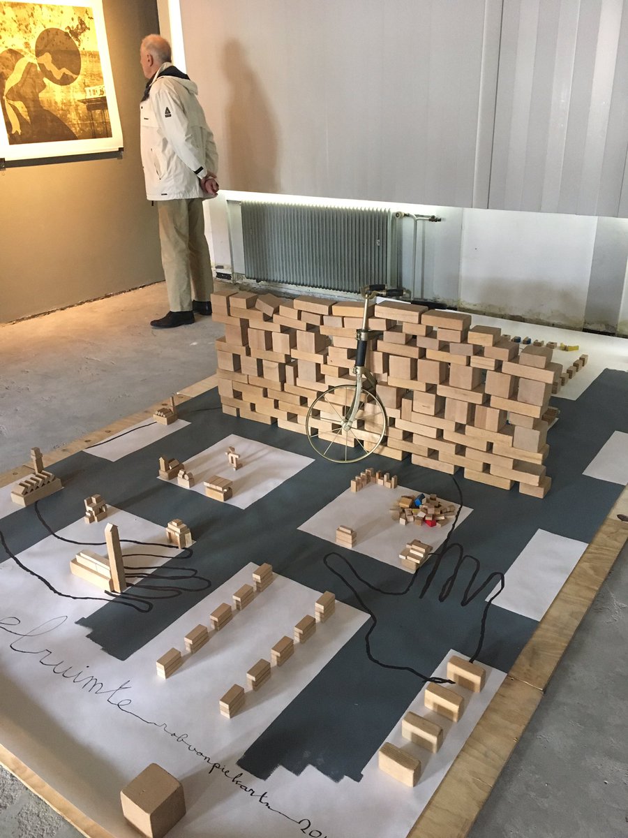 ClaudioBruggink's tweet photo. Veel belangstelling tentoonstelling wederopbouw 2.0 #Startion station #Hengelo. Initiatief Pier van Dijk. Kom ook! https://t.co/ErnATGbnkM