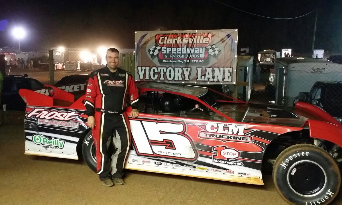 RacinPhil's tweet photo. That's UMP Dirtcar feature win # 4 @clarksvillespd for @Frost15Richard #Rocketchasis #IntegraShocks #CornettPower https://t.co/mQRIGCXK0p