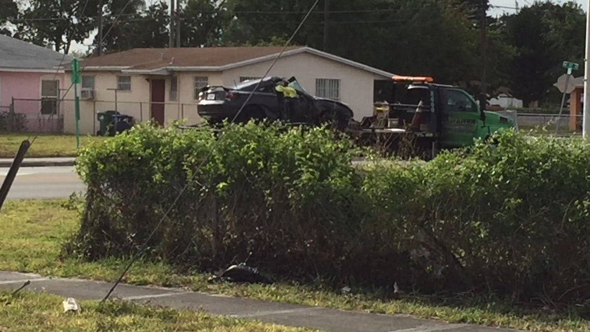 1 dead, 1 injured after single-vehicle crash bit.ly/1SLi5K9?utm_me… https://t.co/2vBwhDMQ7a