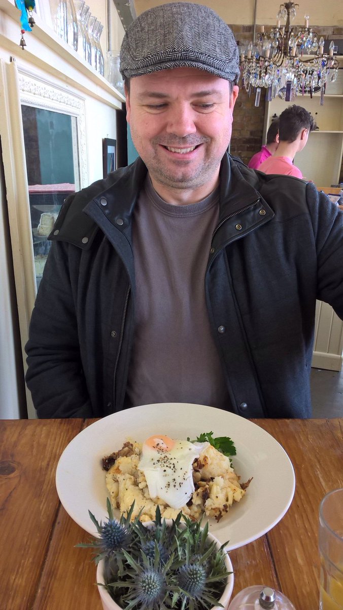 Fantastic brunch <a href="/BeBeached/">BeBeached</a> on the #Margate Harbour Arm. Plus the best handcut chips in town!