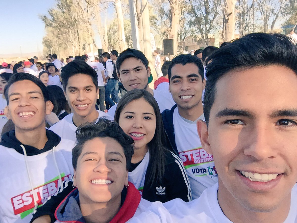 RedChavosMDgo's tweet photo. Nosotros vamos con @EVillegasV #MeLoPegoPorDurango #YaEsHora #VamosJuntos #ChavosRed 💪🏻 https://t.co/qs14RrqO1C