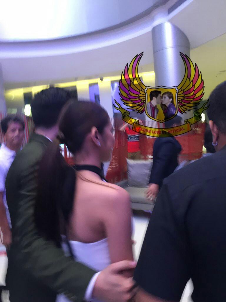 ofcmaidenlovers's tweet photo. [UPDATE] Maine &amp; Alden arrived at Novotel Grand Ballroom, Cubao TOGETHER!

© @aldub_lovers 
#ALDUB47thBOEAwards https://t.co/Ipnu3cXnAu