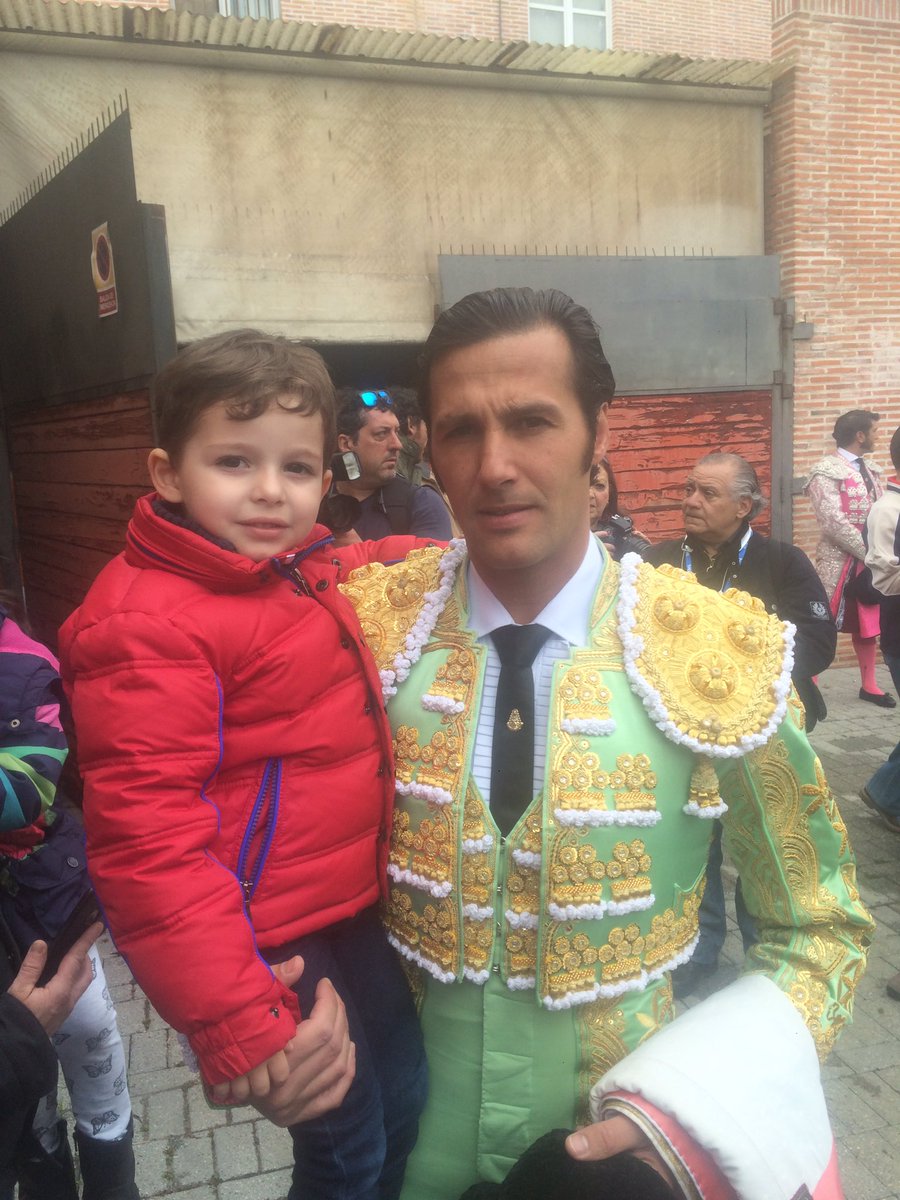 Nandymasa's tweet photo. @prensadavidmora Gracias David por estar siempre dispuesto para una foto con Fernando. https://t.co/famPhAknVg