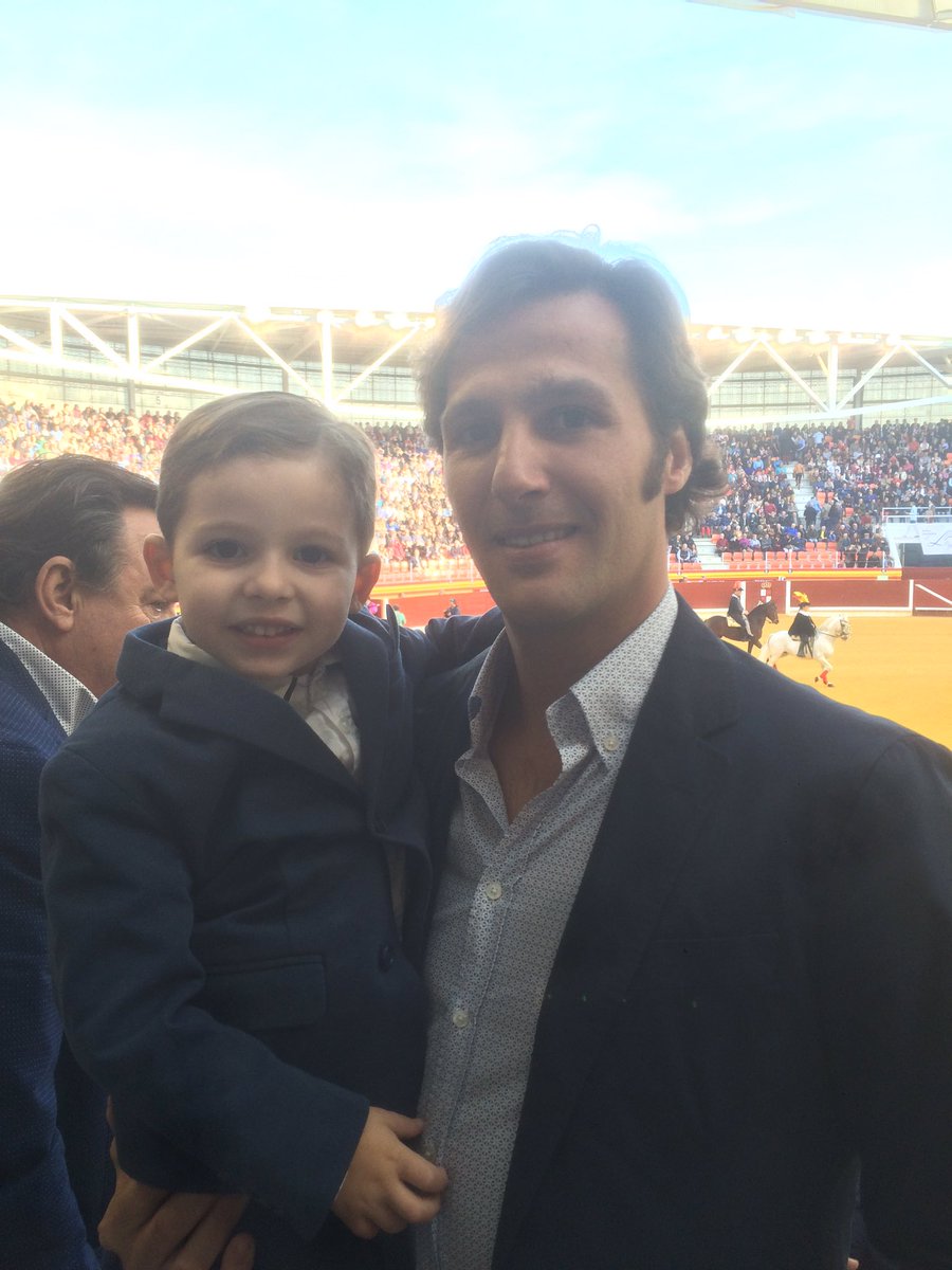 Nandymasa's tweet photo. @prensadavidmora Gracias David por estar siempre dispuesto para una foto con Fernando. https://t.co/famPhAknVg