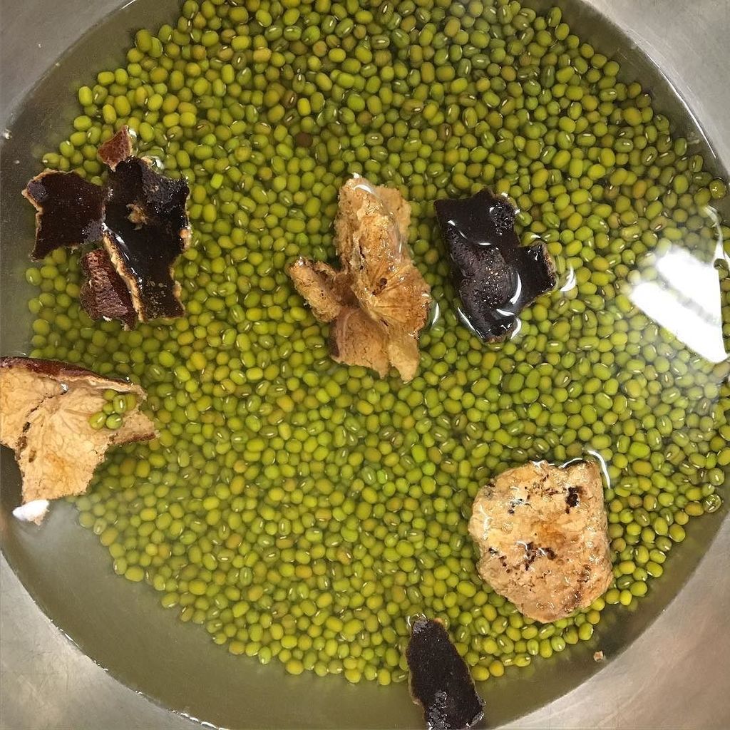 vanessalingyu's tweet photo. Pics fr daily life of @caterToronto Guess what this will become?! #vegan #caterToronto #IY… https://t.co/H4vgK6t2VS https://t.co/icjjK2WiRE
