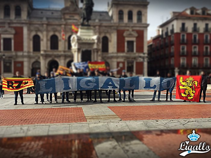 Ligallo1986's tweet photo. Real Valladolid - Real Zaragoza | Las huestes de Tebas no permitieron el acceso de la pancarta del grupo. https://t.co/K9elONvImd
