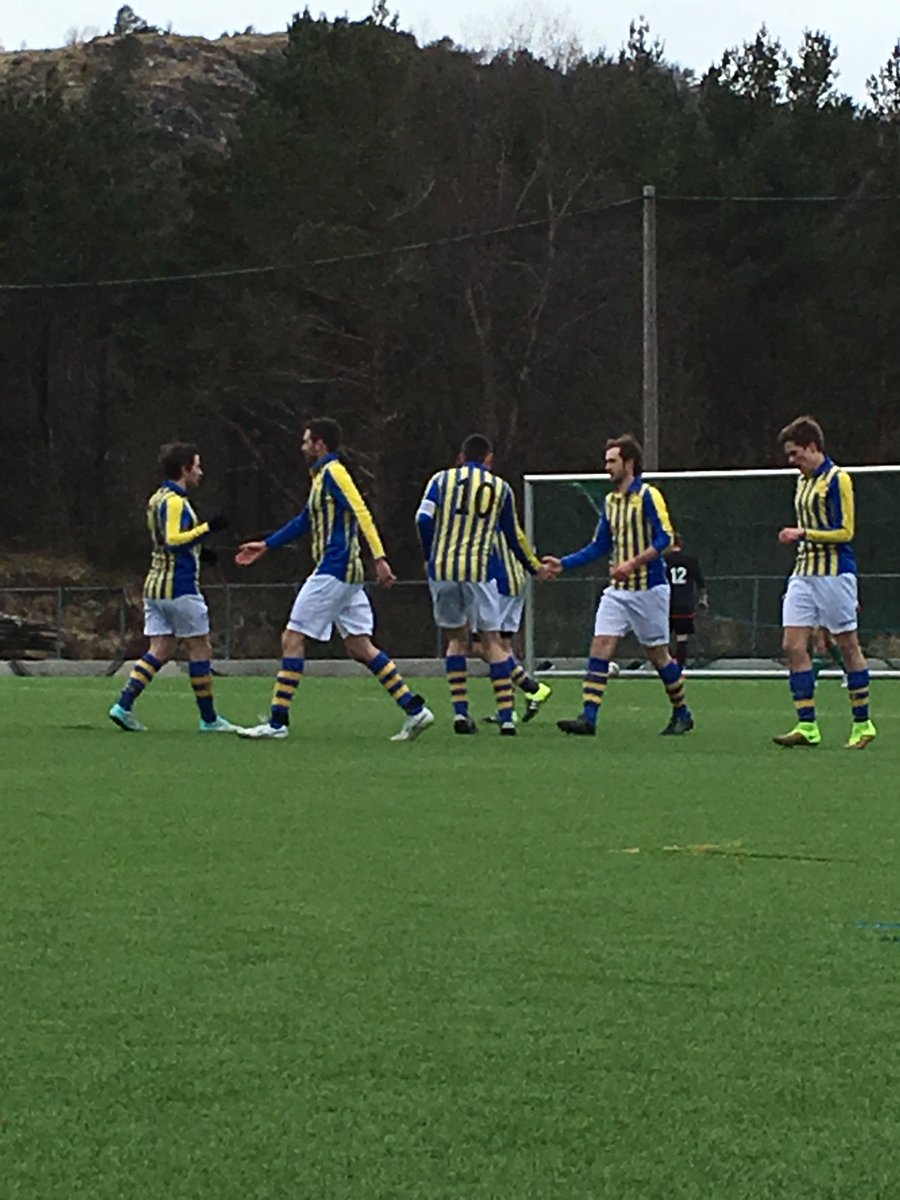 Blystakk's tweet photo. 0-2 Are Førde #skviggo #breddefotball #heiafotball https://t.co/Klpb0nlbc7
