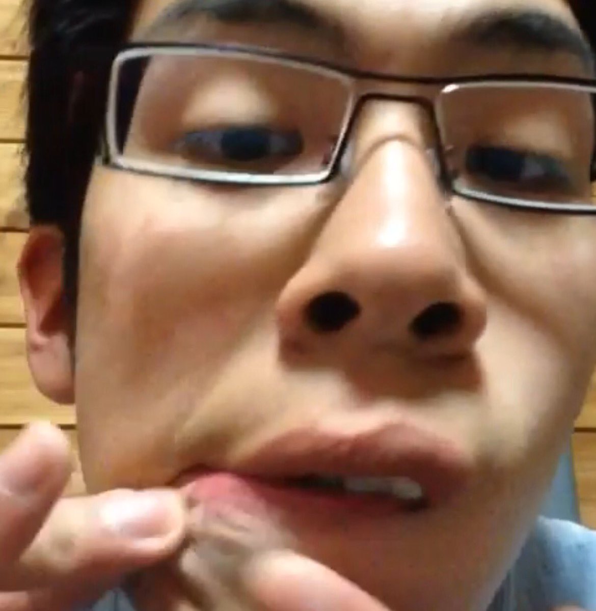 PC_no_Naka's tweet photo. セロテープでどこまでブサイクになれるのか検証してみた。 https://t.co/RVHxJEFCFU
