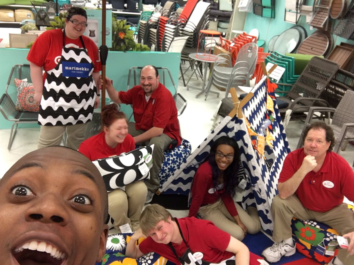 bthomp33's tweet photo. MEKKOMANIA IN NORTH O!! Keep up on the hottest retail style! #DesignerSwag #merimekko  @alisonjstephen @JamieJoWeav https://t.co/C8Ht6MKdRi