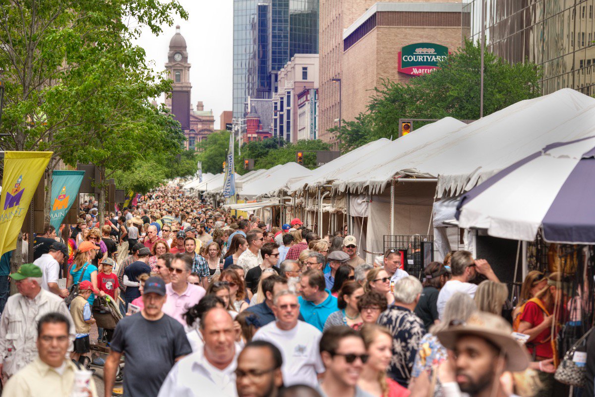 mainstreetarts's tweet photo. Have you voted yet for the first-ever People's Choice Award?! #MAINST2016 Vote here: https://t.co/SQ5YI8Ni1P https://t.co/jPuHjPqEEY
