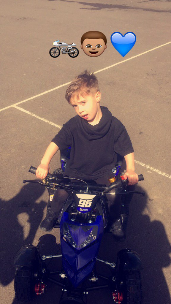 BeauBluebell's tweet photo. We out here quad bikin' mummy's little daredevil 💙🏍😍 https://t.co/Ptz9hloCby