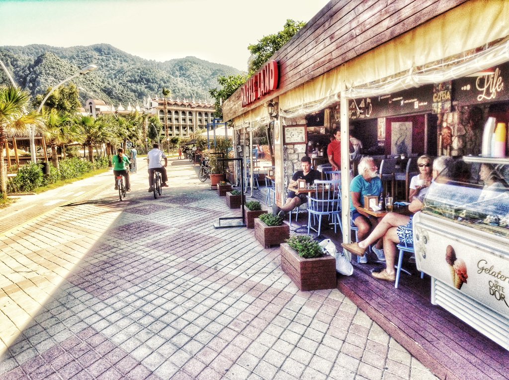 Waffleland İçmeler'de güneşli bir pazar günü...#waffleland #marmaris #icmeler