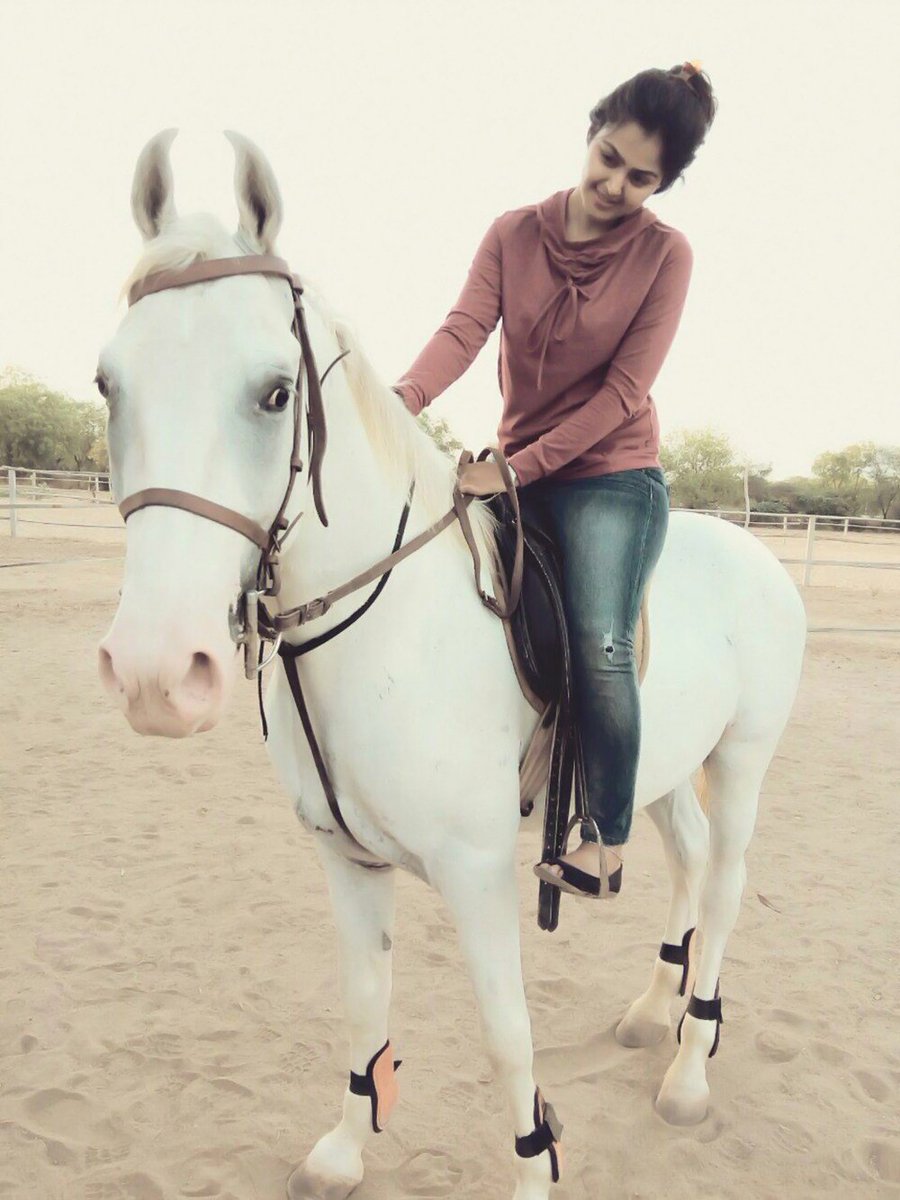 _MonalGajjar's tweet photo. Monal Gajjar Riding The Horse @Gajjarmonal #monal #monalgajjar https://t.co/BUQ941e7Z2 https://t.co/rH3VJoG2DJ