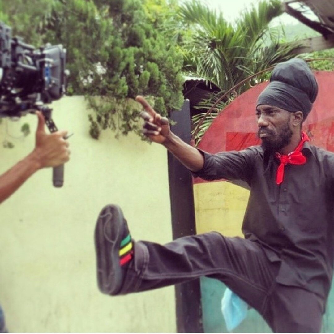 ReggaeCountdown's tweet photo. Kick out Babylon teeth!!! @Sizzla876 @SizzlaKalonji Blessed 40th Earthlight #Sizzla #sizzlakalonji https://t.co/0T1VX7gDVb