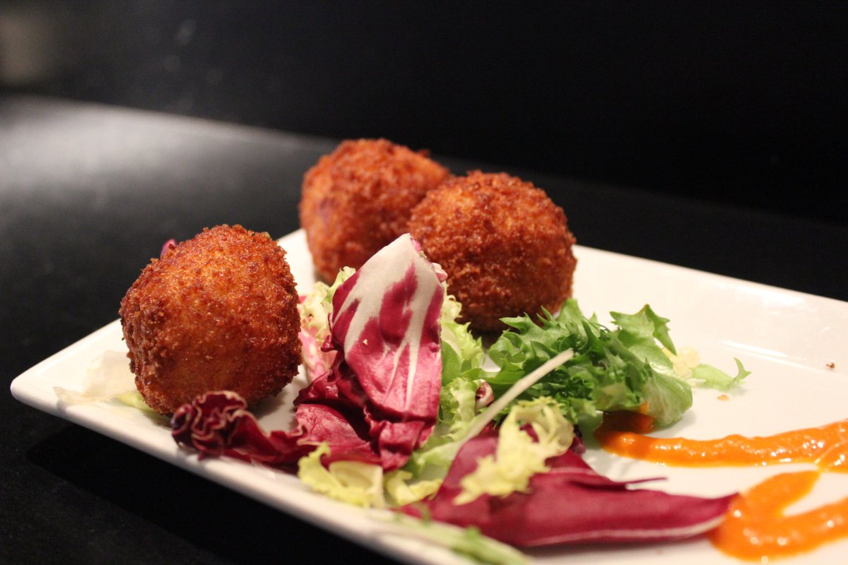 Tlaparranda's tweet photo. ¿Has probado nuestras croquetas caseras? ¡Si pruebas...repites! @laCroquetaCom @DBARRAS_Murcia https://t.co/dPeM6Hfa7r