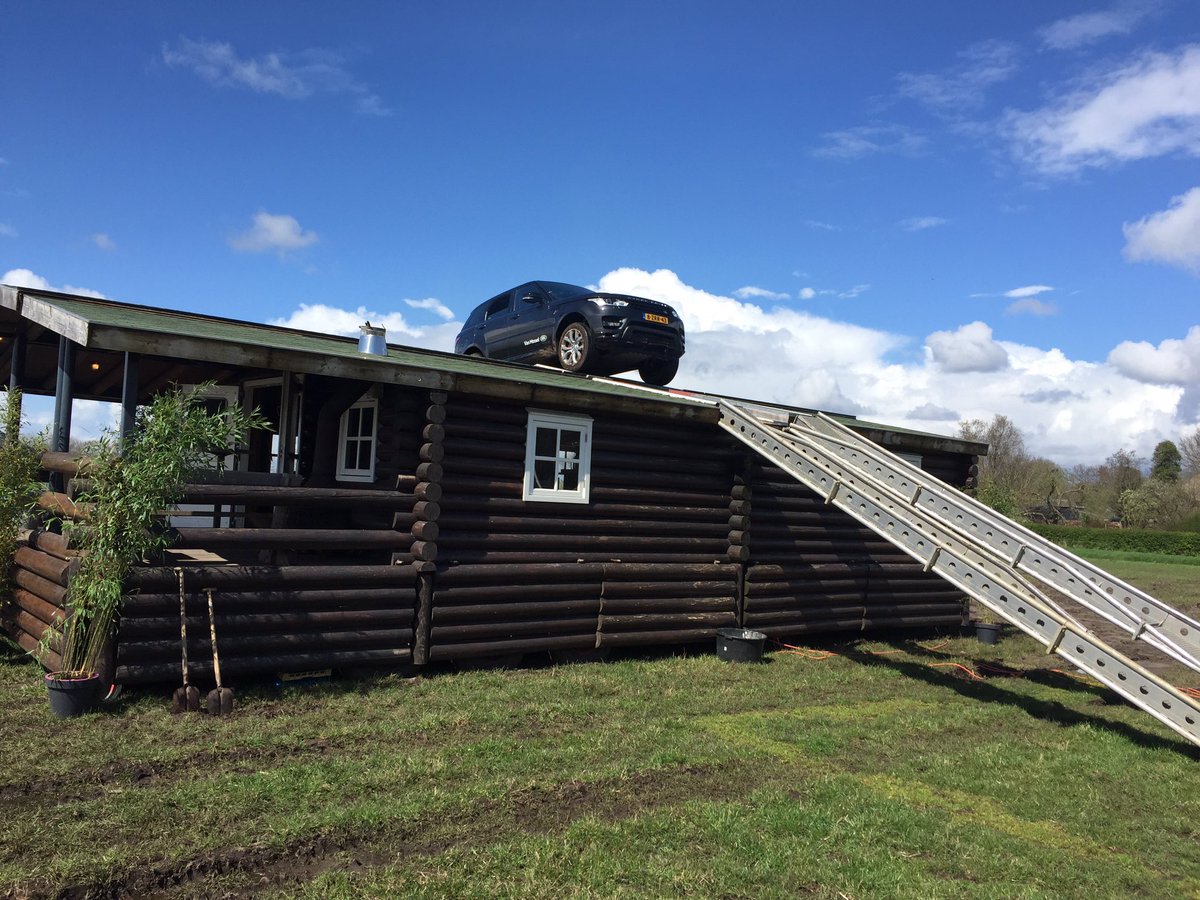 vanmosselJLR's tweet photo. Aanwezig met de @LRE_NL Land Rover Experience blokhut op een event van @FehseMakelaardy Buitengoed Rheelanden https://t.co/R2WZtMwMyG