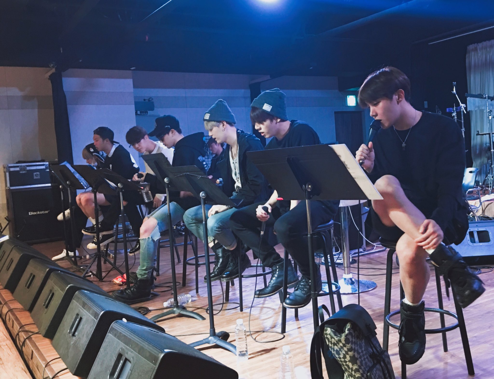 CgQTCEnUIAAnaLr?format=jpg&name=orig