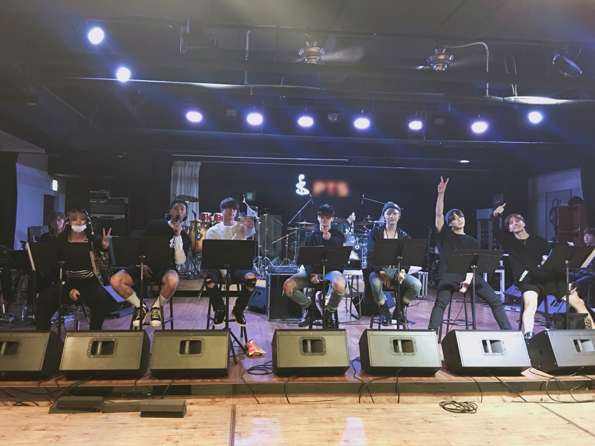 CgQTCEoUAAA-hl5?format=jpg&name=orig