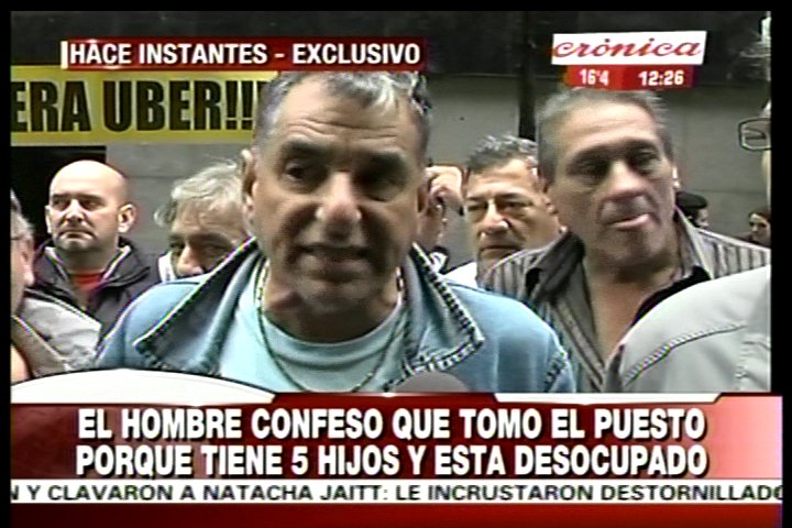 CronicaTV's tweet photo. #MiraloAhora | #Tacheros interceptaron a #ChoferDeUber https://t.co/rvwRJ0ADka