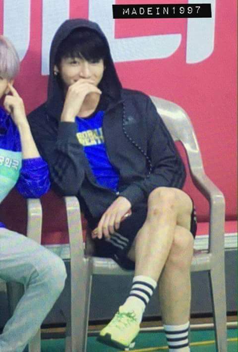 yaseokk's tweet photo. #KpopMaiorBoyBand Eu olhando a Tag https://t.co/28KmaXI3Da