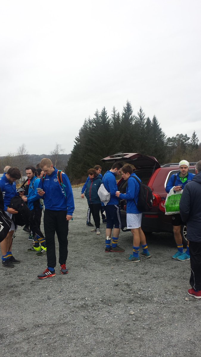 SkViggo's tweet photo. #SkViggo feirar 1-3 seier over Hordabø med kake frå familien Førde https://t.co/nwtF8hdCV5