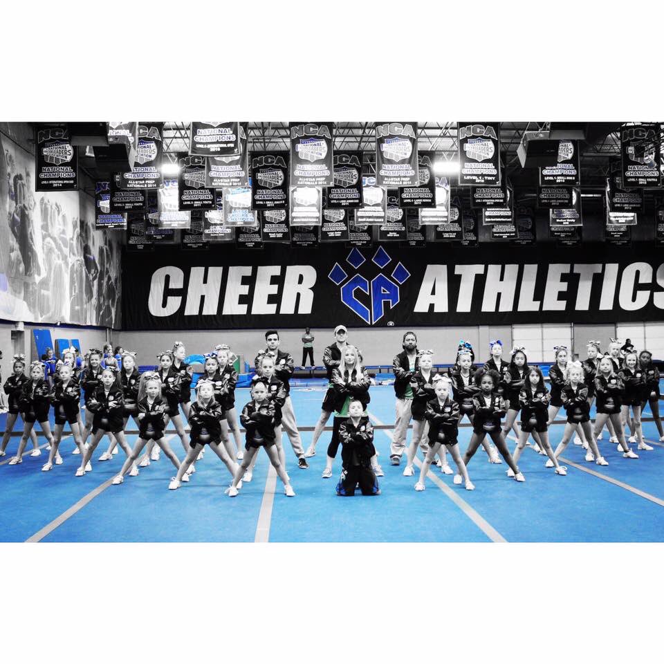 johankhome's tweet photo. Cheer Athletics Cougars😻😻😻✊🏻✊🏻✊🏻#12days #bestofthebest #summitbound2016 https://t.co/rInxd8Ce7C