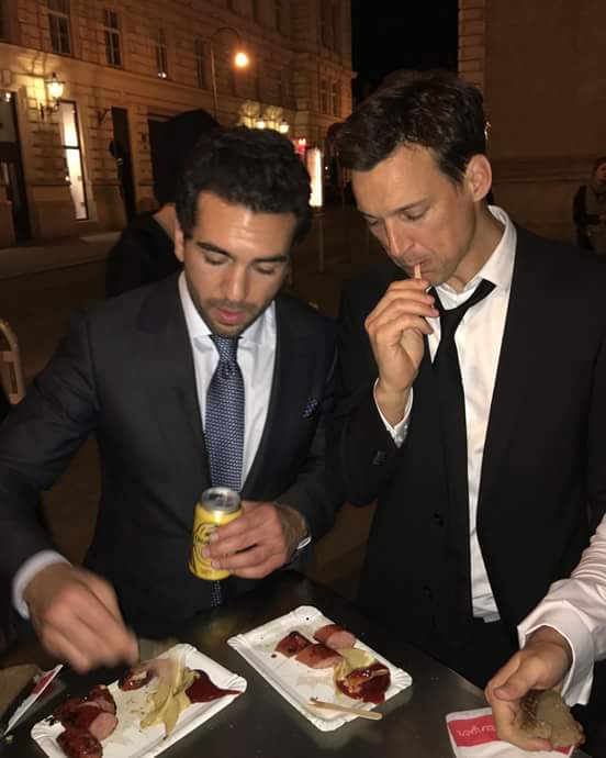 LaCommere_Fra's tweet photo. Mahlzeit! @Flodavidfitz @Elyas_MBarek #ROMY2016 #Wien https://t.co/7faGNs89D2