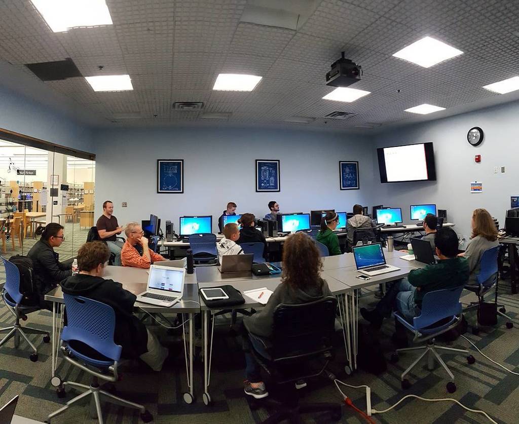 It's a packed house at Intro to UX today! #denton #tech #workshop ift.tt/1qzCHhX