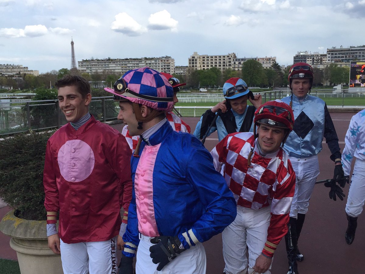 francegalop's tweet photo. Les jockeys se mobilisent pour #elasteeplejump! @Ricoujacques @AnthonyLecordie @PhilipperonL @MorganRegairaz #DAG https://t.co/qkCtZRJPpC