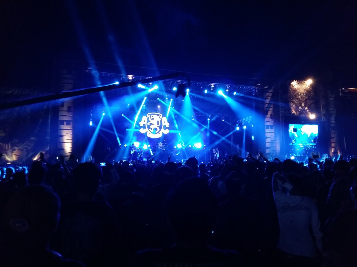 hammersonicfest's tweet photo. Koor massal penonton makin membakar penampilan dari @AAofficial #SoulOfStage #MagnitudeHammersonic https://t.co/44rzTD3mwF