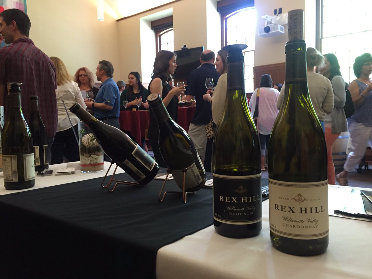 REXHILLWines's tweet photo. Fun times pouring at the Linfield Oak & Vine Society tasting! Members get 2 tastings for 1 when they visit! #rexhill https://t.co/c8OHTgxtly