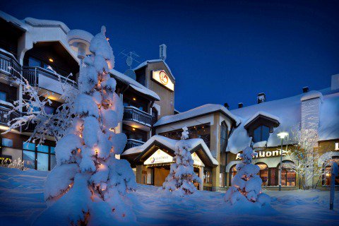 Saariselän @LaplandHotels Riekonlinnassa lomaillaan rennon tyylikkäästi ympäri vuoden ow.ly/10cRtm #Lappi