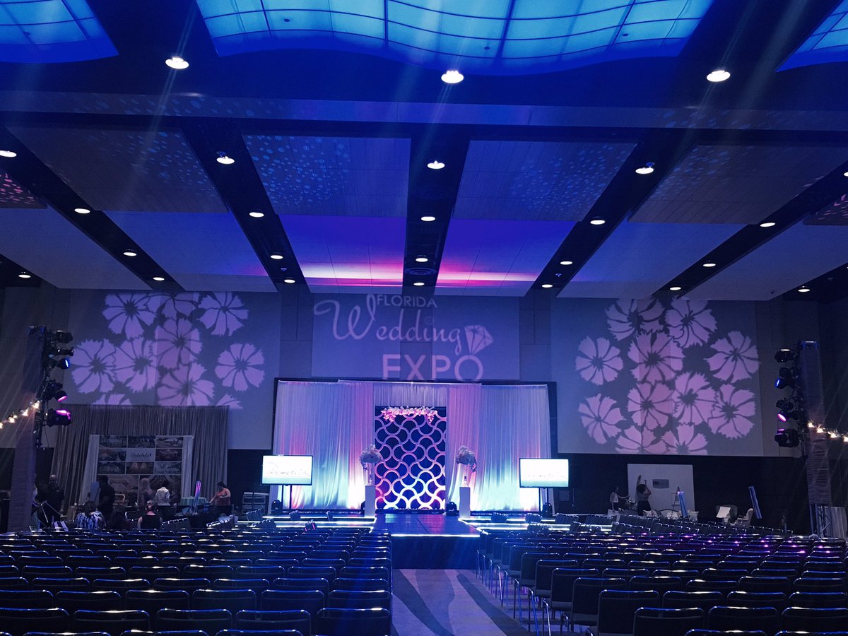 snapshotsapp's tweet photo. Having fun with our friends from @flweddingexpo! #TeamSnapshots https://t.co/LbTYZJMFEb