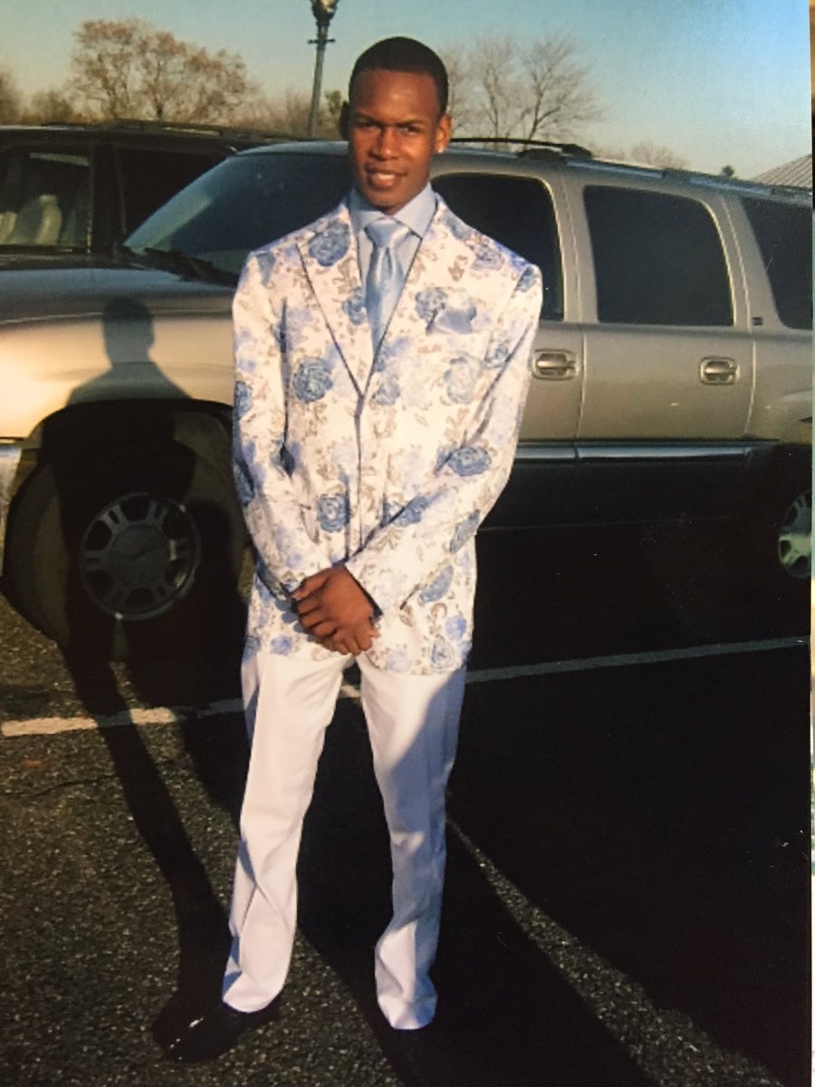 bree__610's tweet photo. #JrProm2k16😈🔥 https://t.co/Cg5YFEdr7x