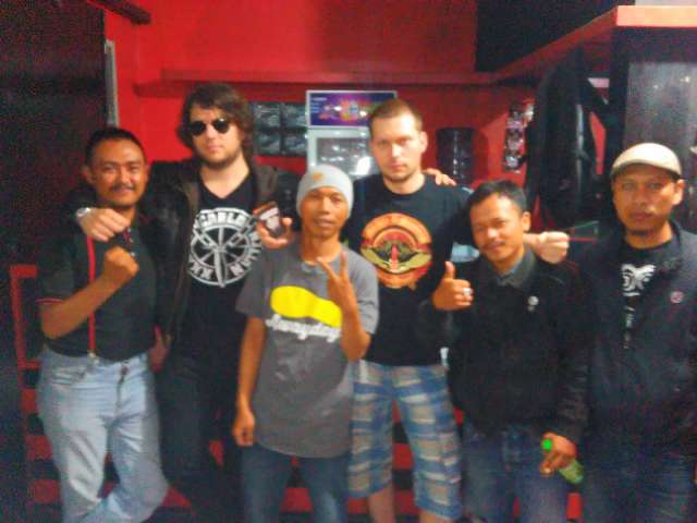 DT09 from Indonesia (Bandung) and BAKUDAN from Germany (Lebak Mudun)