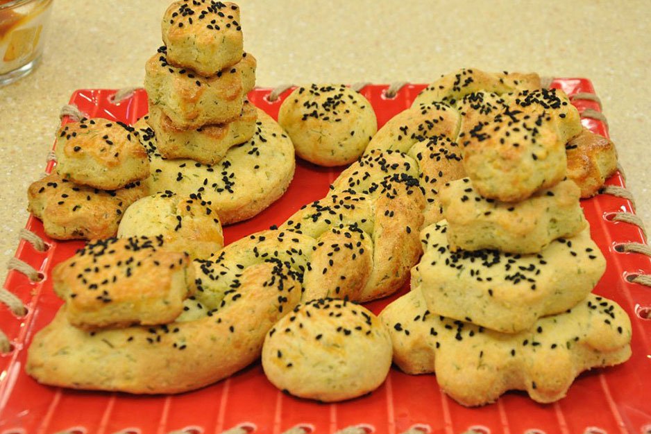 Mısır Unlu Dereotlu Poğaça
oktayustailecaysaati.com/11360_misir-un…