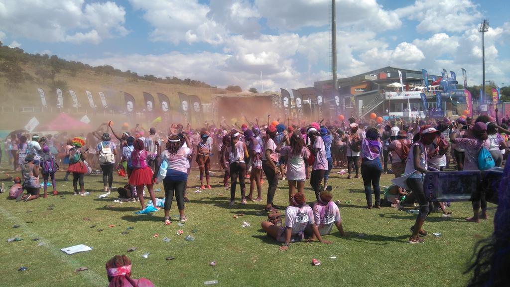 thatguy_melusi's tweet image. #TheColorRunSa #ColorRunSoweto #ColorSelfie #TheHappiest5K @sowetotv @thecolorrun @thecolorrunsa #Capiteclivebetter